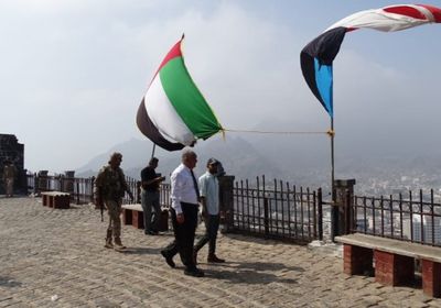 الوالي يطالب بضرورة توفير الخدمات لزوار قلعة صيرة بعدن (صور)