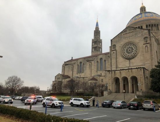 إصابة حارسا أمن في كاتدرائية الضريح الوطني بواشنطن