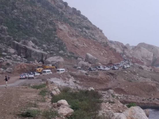 بعد فتحه جزئياً.. ازدحام بحركة السير على طريق حيبق