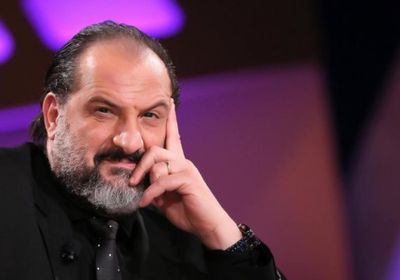 خالد الصاوي يشارك جمهوره الغناء في فيديو طريف مع شقيقته