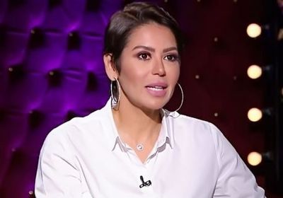 هكذا ردت لقاء الخميسي على انتقادات إطلالاتها (فيديو)