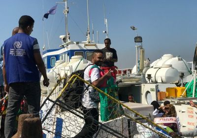 الهجرة الدولية تجلي 150 لاجئا صوماليا من اليمن 