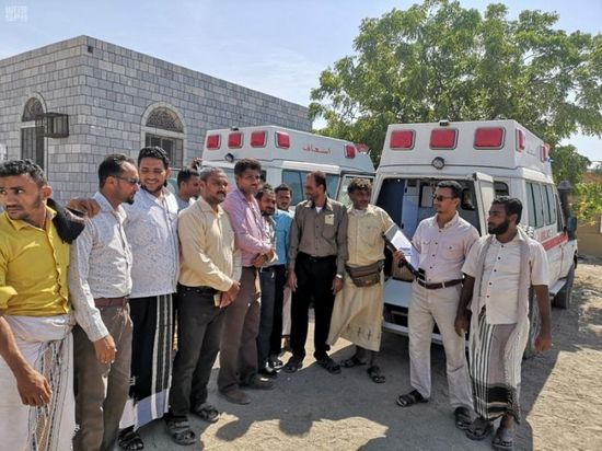 مركز الملك سلمان يدعم الدريهمي والتحيتا بسيارتي إسعاف