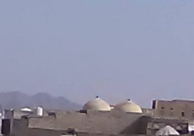 بالأسلحة الثقيلة والمتوسطة.. مليشيا الحوثي تواصل خروقاتها في حيس