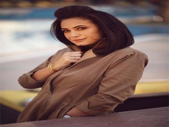 هند صبري أنيقة في أحدث إطلالة لها 