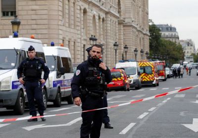 مقتل رجل هدد أفراد الشرطة الفرنسية بسكين حي 