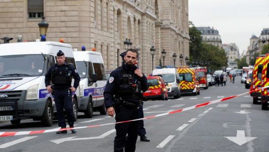 مقتل رجل هدد أفراد الشرطة الفرنسية بسكين حي 