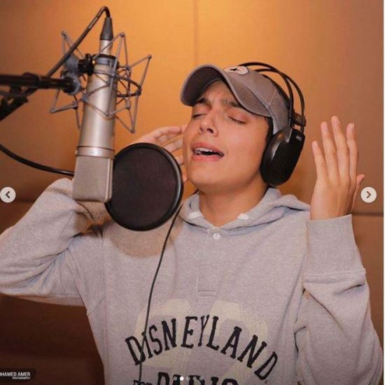 خالد منيب يحتفل بحصوله على درع "اليوتيوب"