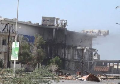 قناصة الحوثي تصيب ضابط الإمداد بإحدى نقاط الارتباط بالحديدة