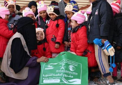 السعودية تقدم الحقيبة الشتوية لآلاف الأسر بـ11 محافظة