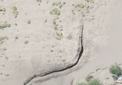  دليل إدانة جديد.. شاهد عناصر الحوثي تحفر خنادق في الحديدة