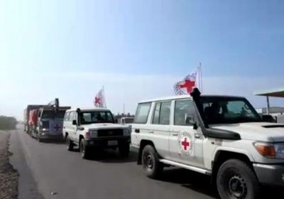 بالمخالفة لتعهداتها.. مليشيا الحوثي تنهب قافلة الصليب الأحمر بالدريهمي