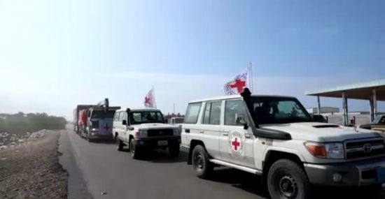 بالمخالفة لتعهداتها.. مليشيا الحوثي تنهب قافلة الصليب الأحمر بالدريهمي