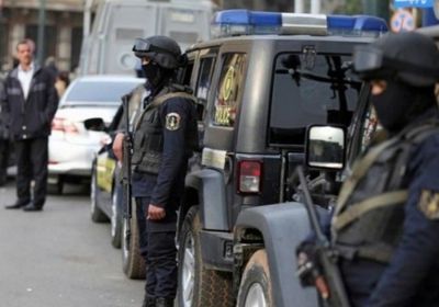 السلطات المصرية تلقي القبض على فلسطيني هدد بتفجير نفسه قرب أحد البنوك&lrm; 