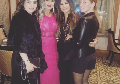 إليسا بصحبة بوسي شلبي وإيمان العاصي بحفلها الأخير (صور)