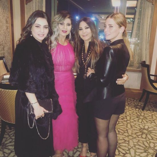 إليسا بصحبة بوسي شلبي وإيمان العاصي بحفلها الأخير (صور)