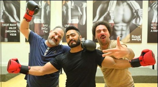 تامر حسني برفقة خالد الصاوي ومحمد سلام من كواليس "الفلوس"