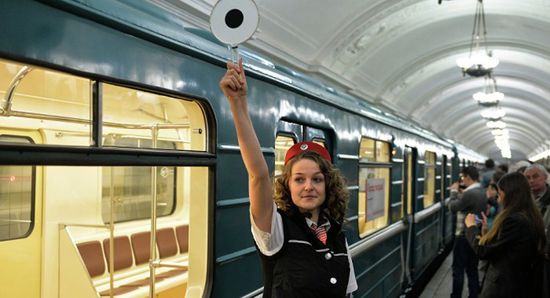 "موسكو" تعلن تدريب النساء على قيادة قطارات مترو الأنفاق