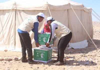 300 سلة غدائية من السعودية على النازحين بحضرموت