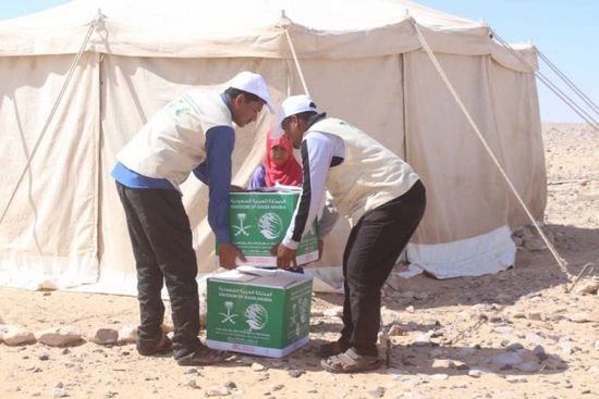 300 سلة غدائية من السعودية على النازحين بحضرموت