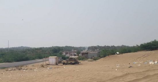 بعد قصف الدريهمي.. قناصو الحوثي يناوشون "المشتركة" في "كيلو 16"