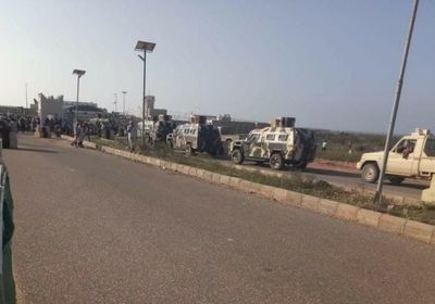 لمراقبة المسافرين.. مليشيا الإخوان تلجأ لعسكرة مطار سقطرى 