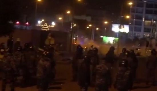 تجدد التوتر في بيروت بعد اعتداء أشخاص على متظاهرين