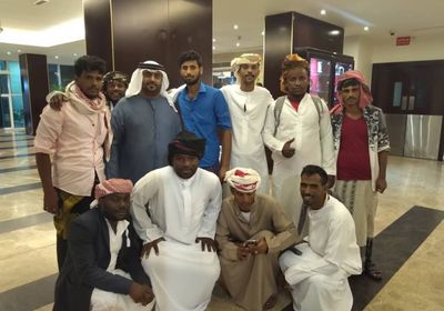 بعد وصولهم أبوظبي.. "قلاوة قلنسية" تحتفل بإلغاء حظر سفر أهالي سقطرى (فيديو)