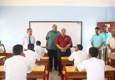 بدء امتحانات الفصل الدراسي الأول في مدارس الشحر (صور)