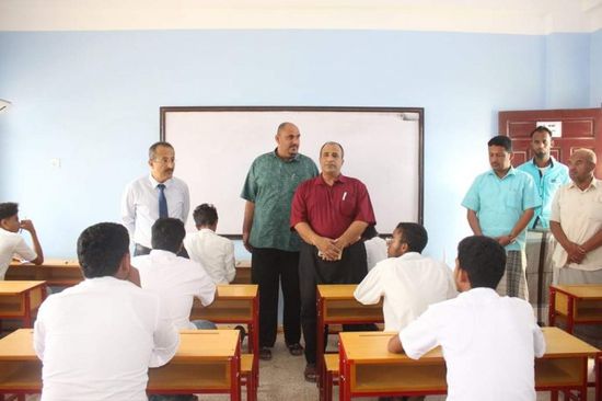 بدء امتحانات الفصل الدراسي الأول في مدارس الشحر (صور)