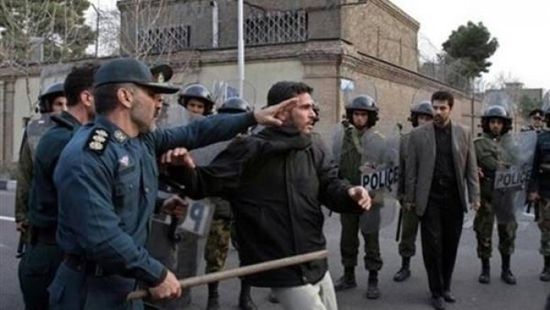 طالب باستقالة خامنئي.. إيران تعتقل قياديًا إصلاحيًا 
