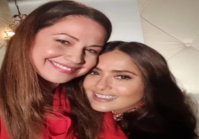 "الأيقونة".. ريا أبي راشد تبعث رسالة حب للنجمة سلمى حايك