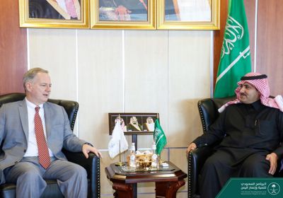 مشرف "إعمار اليمن" يستعرض مشاريع البرنامج مع السفير الأمريكي