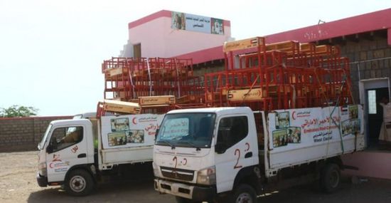 الإمارات تقدم 3500 كرسي مزدوج لـ27 مدرسة في الساحل الغربي