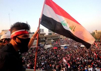 بالفارسية.. ناشط إيراني يدعم تظاهرات العراق ضد الملالي وهذا ما قاله عن اليمن