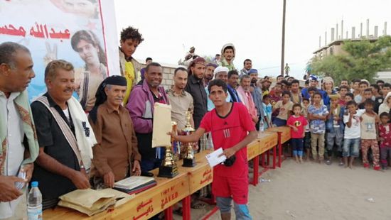 برعاية انتقالي أبين.."باجدار" يتوج بلقب بطولة الشهيد الحوتري لكرة القدم (صور)