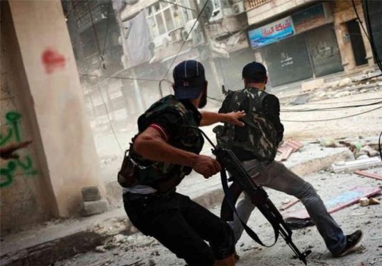 اشتباكات عنيفة بين قوات النظام السوري وفصائل مسلحة غربي حلب