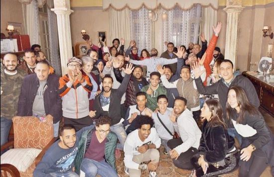 تامر حسني يحتفل ببدء تصوير "مش أنا" (صور)