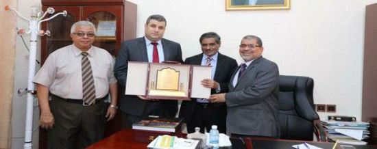 محافظ حضرموت يبحث تعزيز التواصل الأكاديمي مع الجامعات الروسية