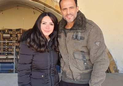 يوسف الشريف بصحبة زوجته في كواليس "النهاية"