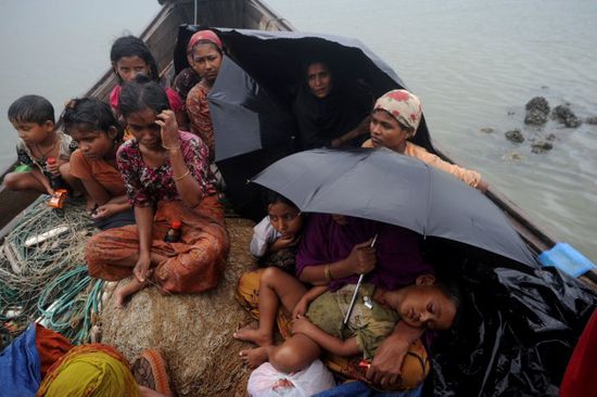 ميانمار تحتجز 173 مسلمًا من الروهينغا على مركب قبالة الساحل الجنوبي