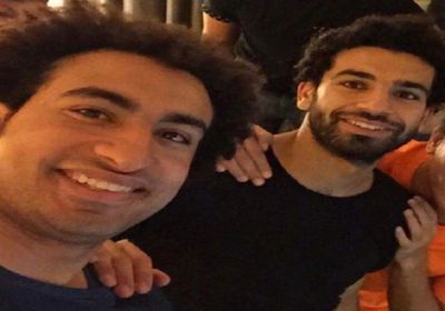 من الملعب.. علي ربيع يخوض هذا التحدي أمام محمد صلاح (فيديو)