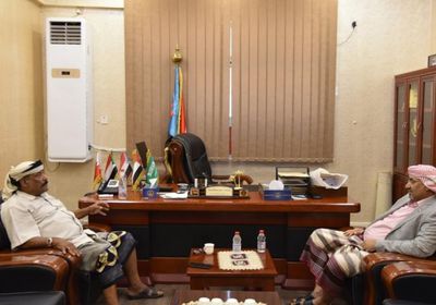 الزُبيدي يقف على تطورات المعارك بجبهات العند