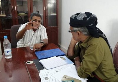 رئيس انتقالي أبين يطلع على التجهيزات الخاصة بالمعاهد بالمحافظة