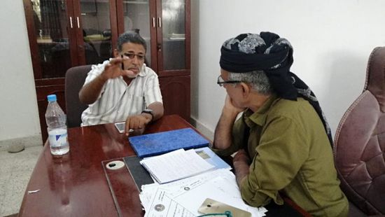 رئيس انتقالي أبين يطلع على التجهيزات الخاصة بالمعاهد بالمحافظة