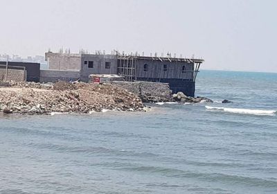 بسبب نزاع على قطعة أرض.. اشتباكات مسلحة في مديرية صيرة بعدن