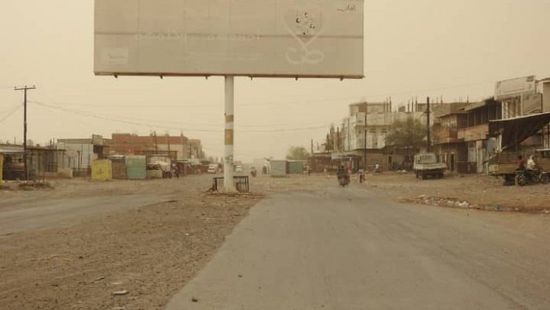 جريمة ضد الإنسانية..مليشيات الحوثي تقصف منازل المواطنين في حيس 