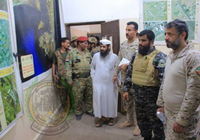 قيادي بارز بالتحالف العربي يزور مقر قيادة لواء حماية المنشآت الحكومية بعدن