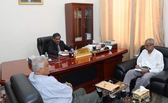 محافظ حضرموت يوجه بتطوير أداء إدارات الاستثمار والأراضي والأشغال