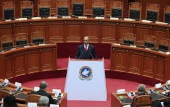   برلمان ألبانيا يوافق على قانون مثير للجدل بشأن الإعلام